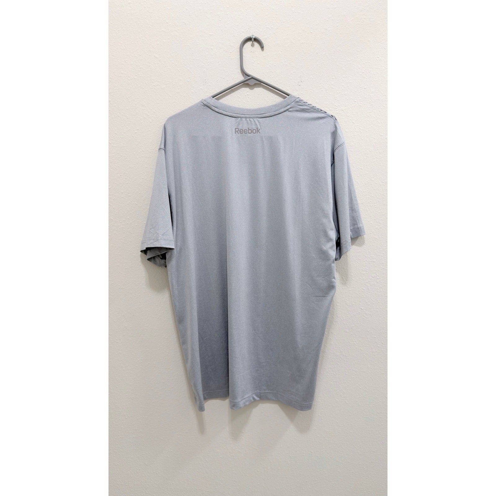 NWOT Reebok Men's Gray Graphic Logo Gym Training Shirt - Large