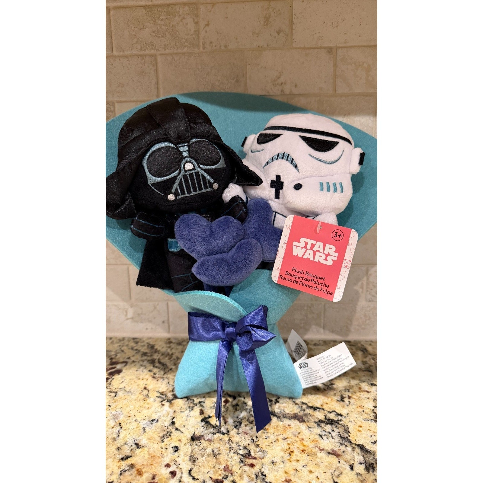 STAR WARS™ Valentine Medium 13-inch Bouquet Plush, 2 Plush Dolls NEW