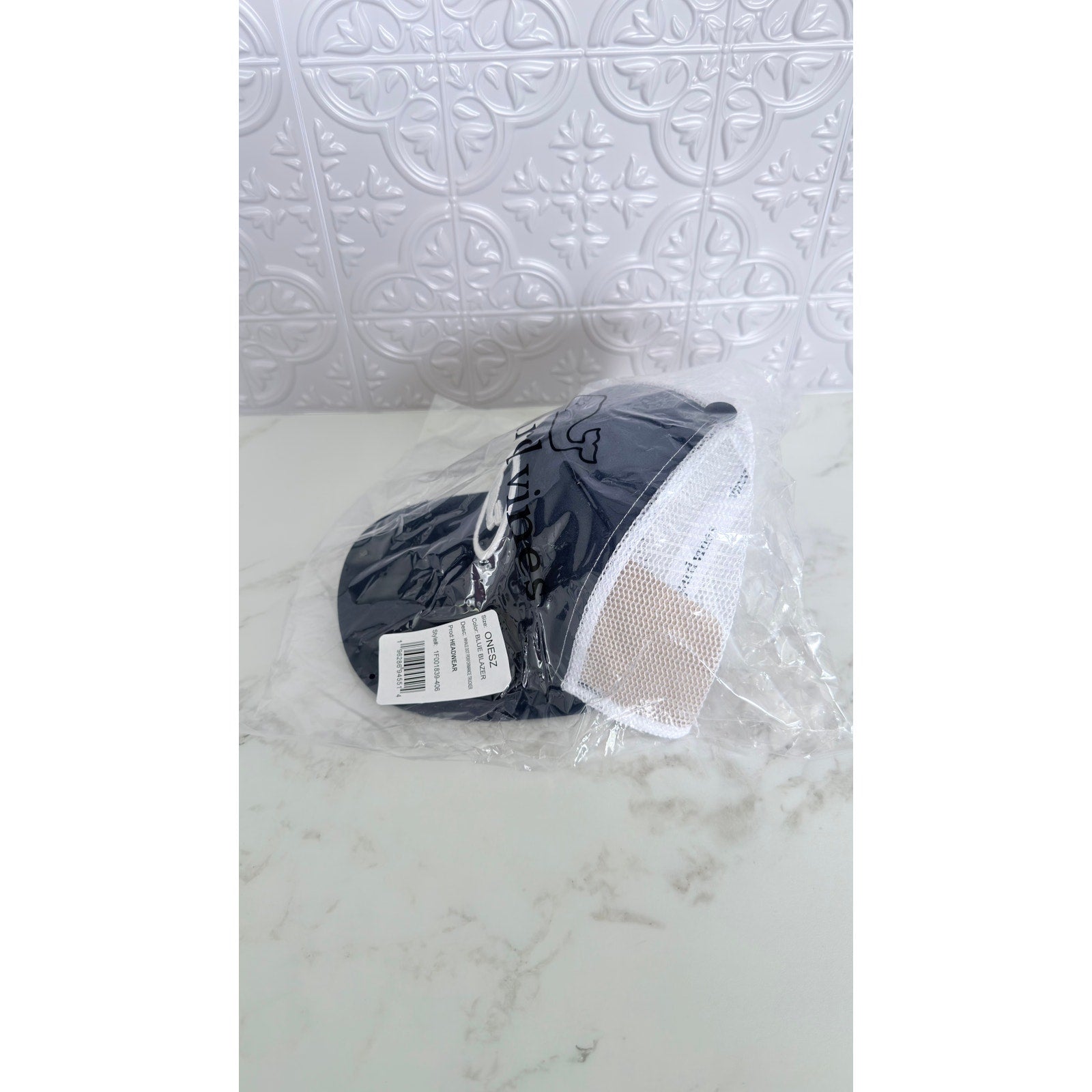 NEW Vineyard Vines Performance Whale Dot Trucker Hat Navy Blue White
