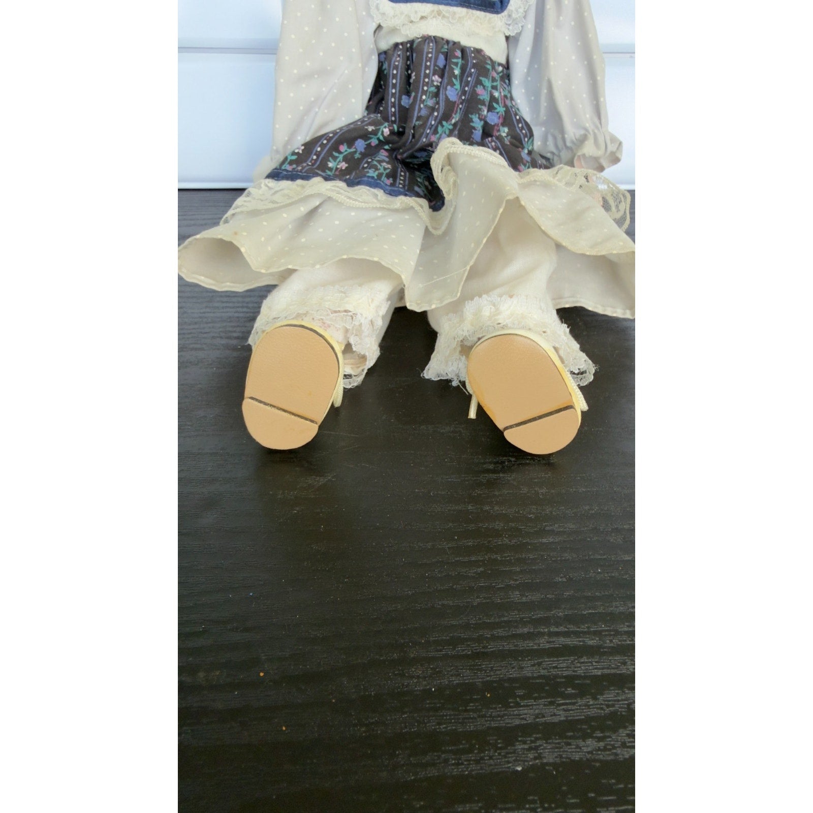 Vintage 1988 Heritage Mint "Allison" 16" Porcelain Doll (D27)