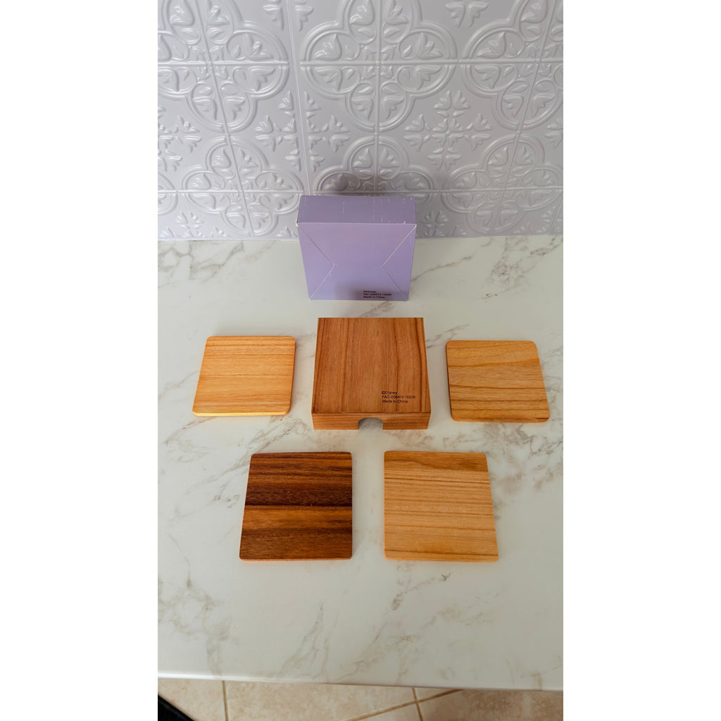 Walt Disney World Passholder 2019Food/Wine Minnie Mouse Wooden Coaster Set NIB