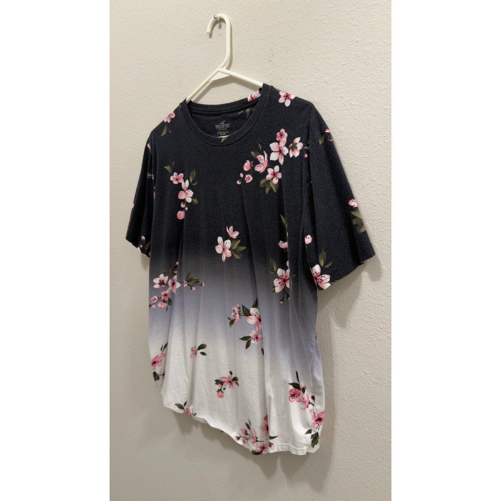 Hollister Men's Floral Cherry Blossom Ombre Curved Hem T-Shirt Size XL