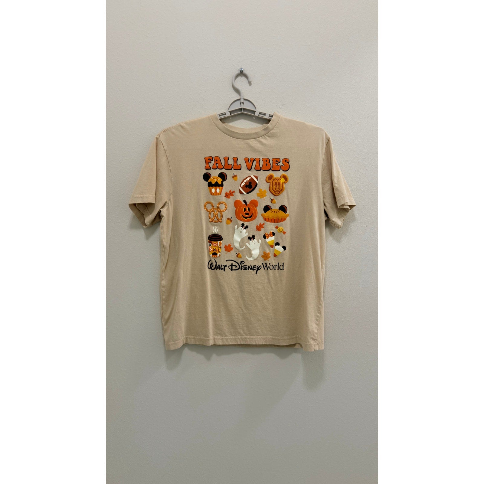 Walt Disney World "Fall Vibes" Halloween Snacks Graphic T-Shirt Adult Large NWT