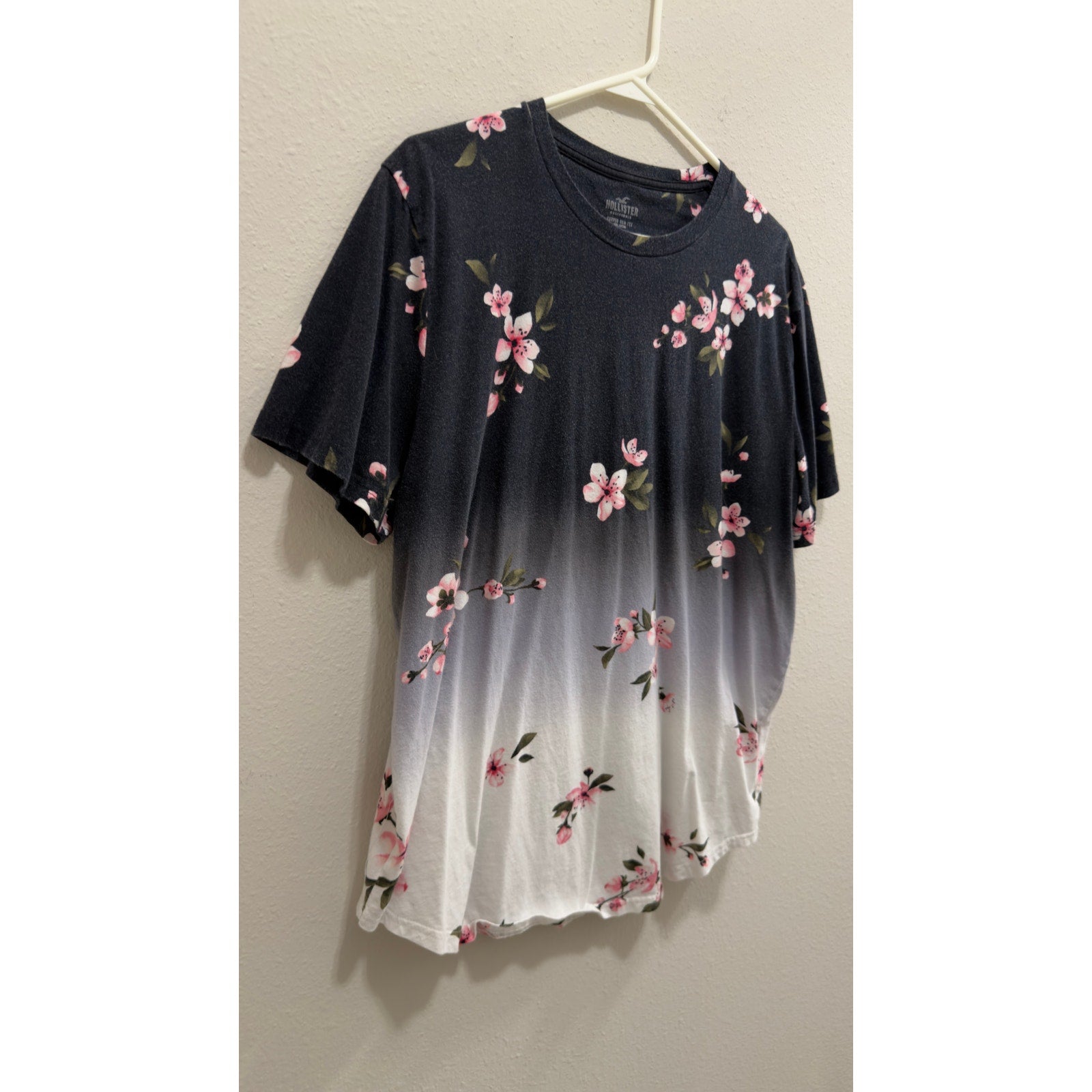 Hollister Men's Floral Cherry Blossom Ombre Curved Hem T-Shirt Size XL