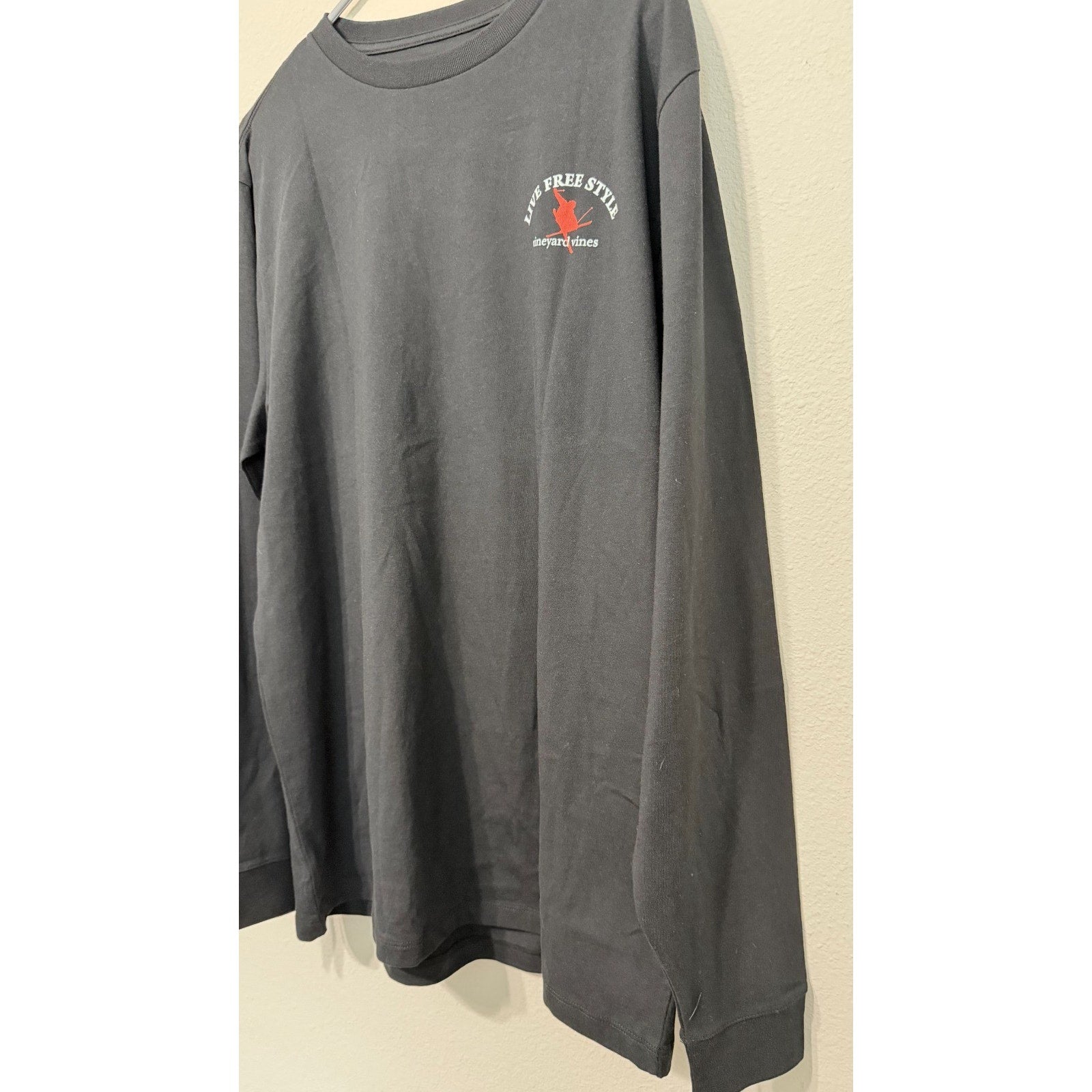 NWT Vineyard Vines "Live Free Style Ski" Long Sleeve Pocket Tee Large NWT