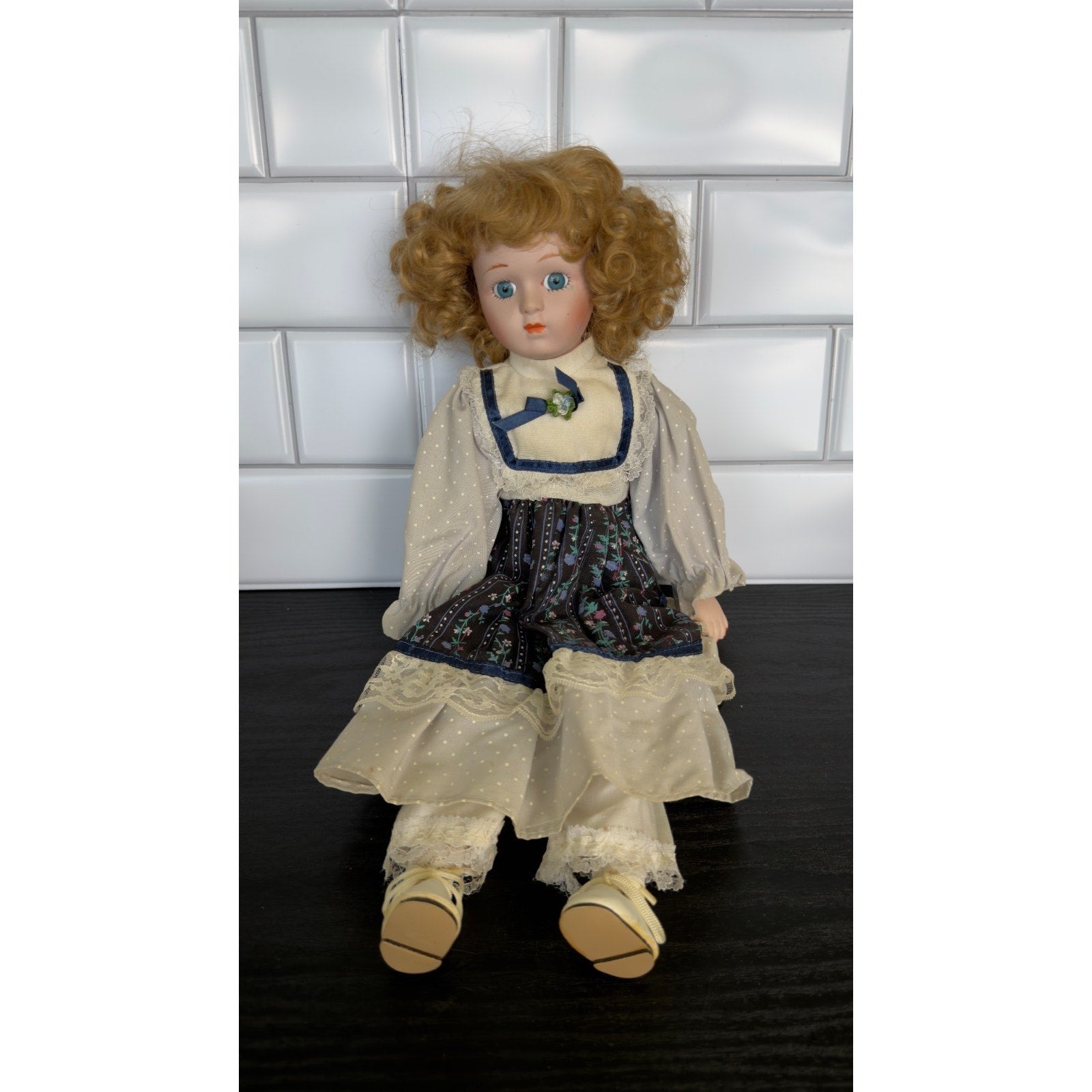 Vintage 1988 Heritage Mint "Allison" 16" Porcelain Doll (D27)