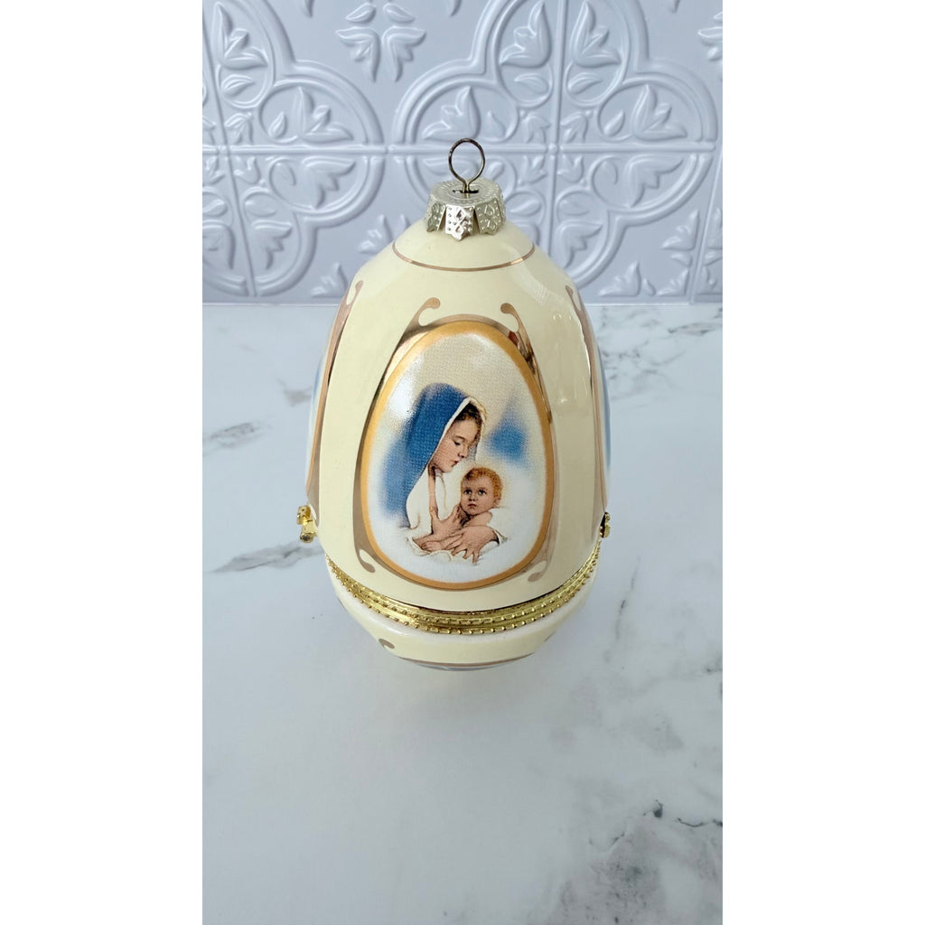 Mr. Christmas Valerie Parr Hill Musical Egg Ornament 2011 - Ivory