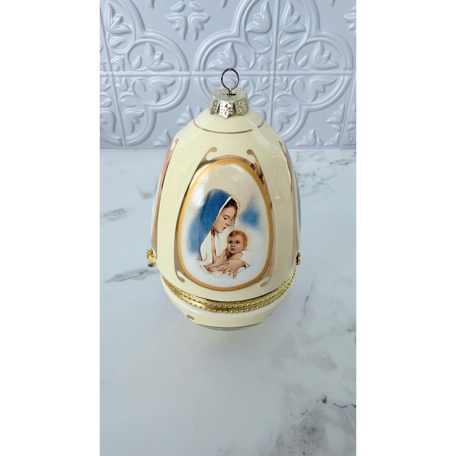 Mr. Christmas Valerie Parr Hill Musical Egg Ornament 2011 - Ivory