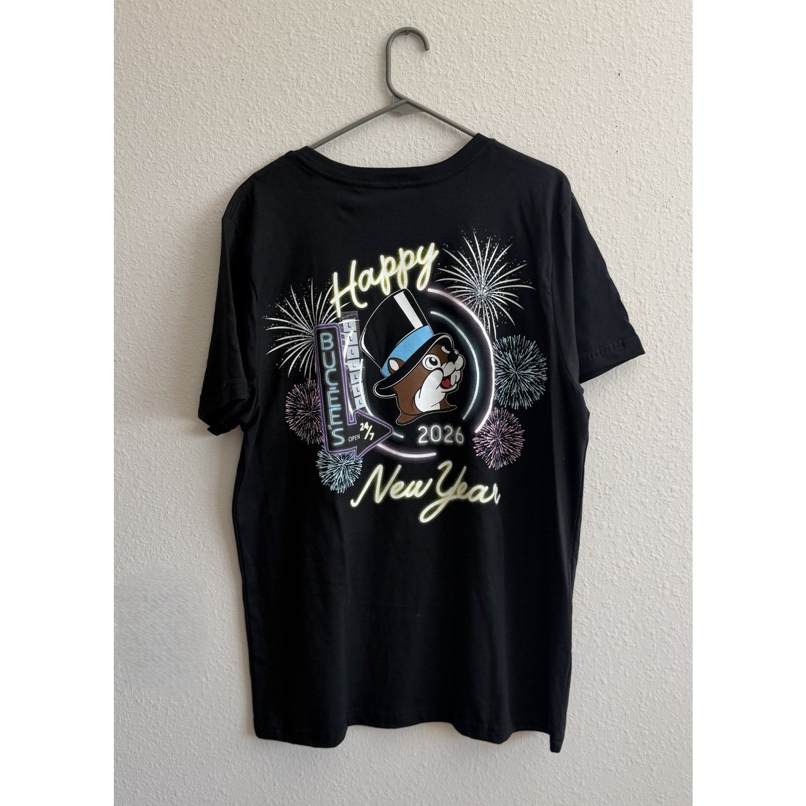 NWT Buc-ee’s 2026 New Year’s Glow-In-The-Dark T-Shirt Adults Size Large