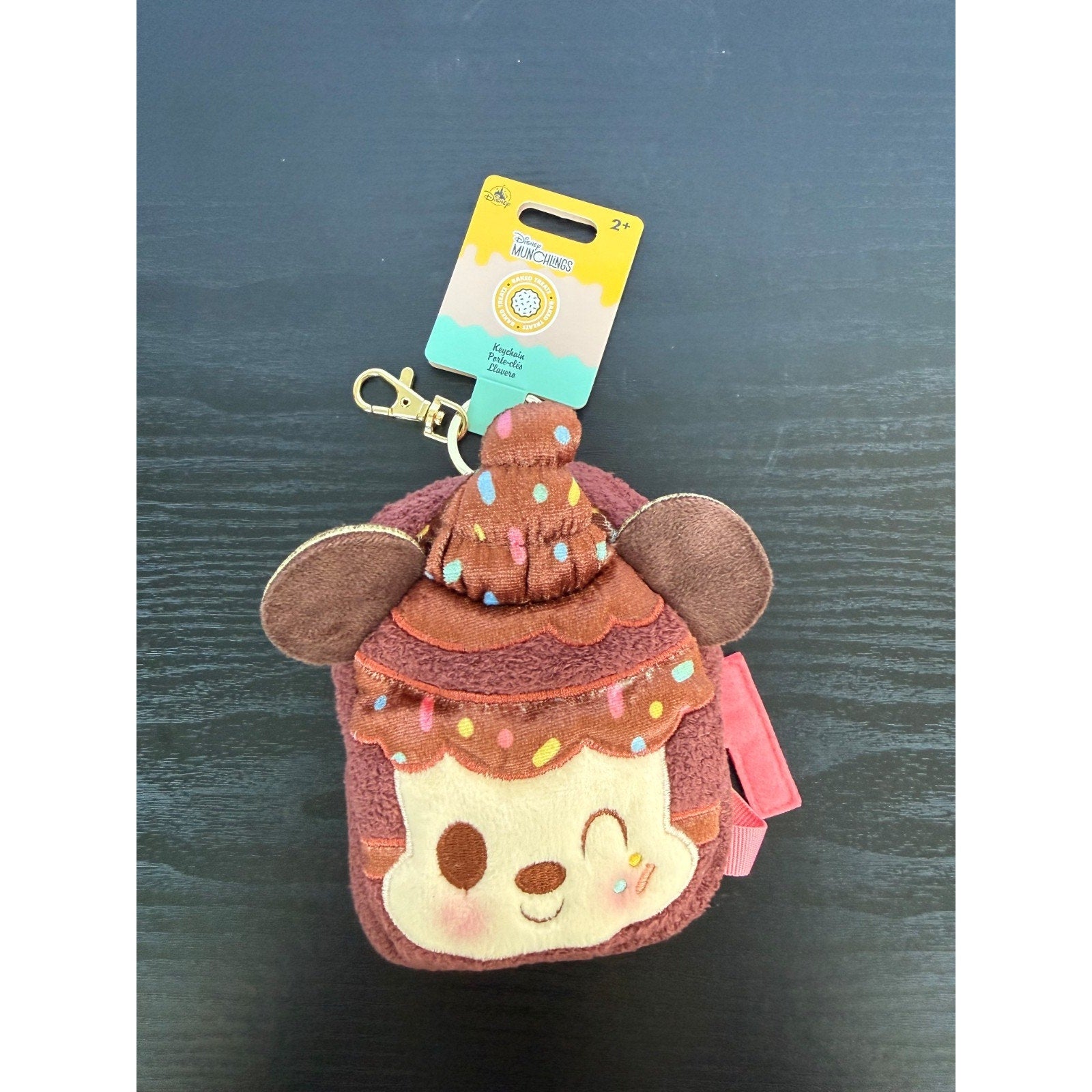 Disney Parks Munchlings Mickey Mouse Mocha Cupcake Backpack Keychain – NWT