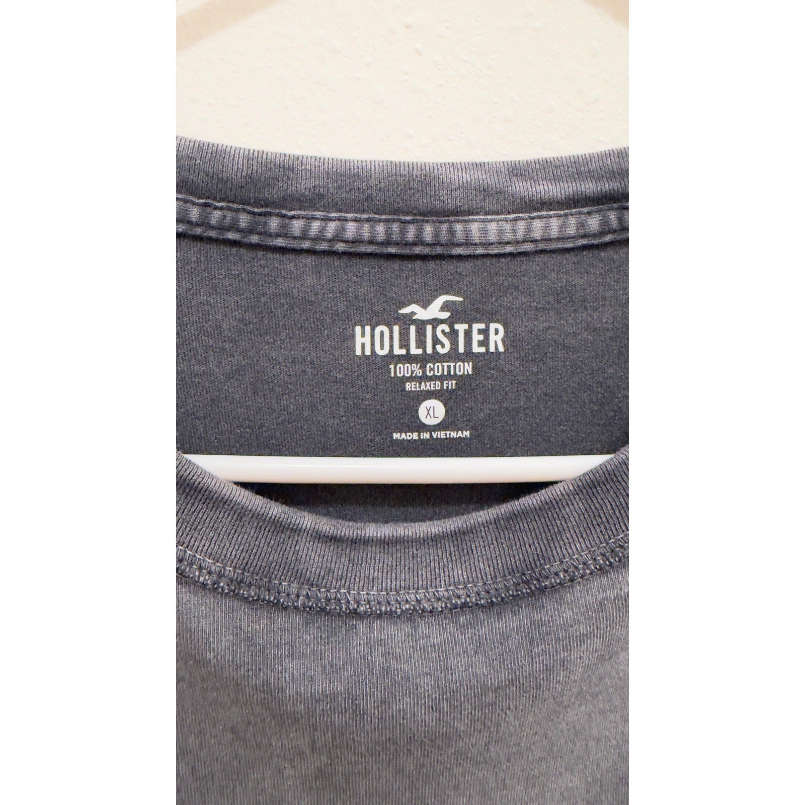 Hollister Men's Relaxed Fit Acid Wash Charcoal Gray Crew Neck T-Shirt Size XL