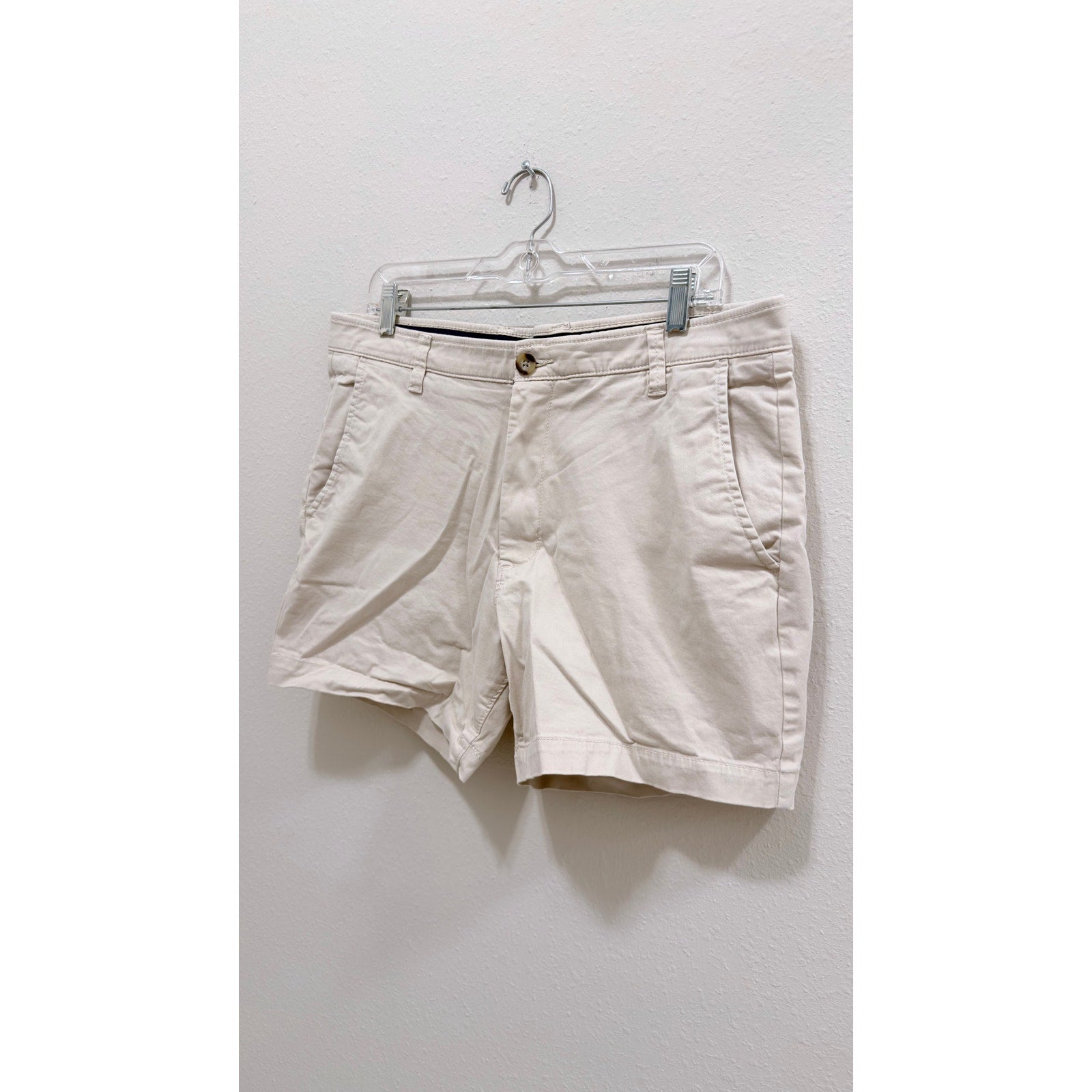 Crown & Ivy Men's Motion Flex Chino Shorts - Khaki / Tan, Size 36 (Preowned)