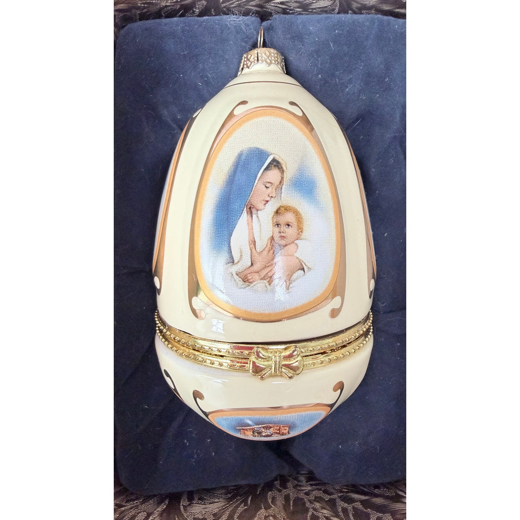Mr. Christmas Valerie Parr Hill Musical Egg Ornament 2011 - Ivory
