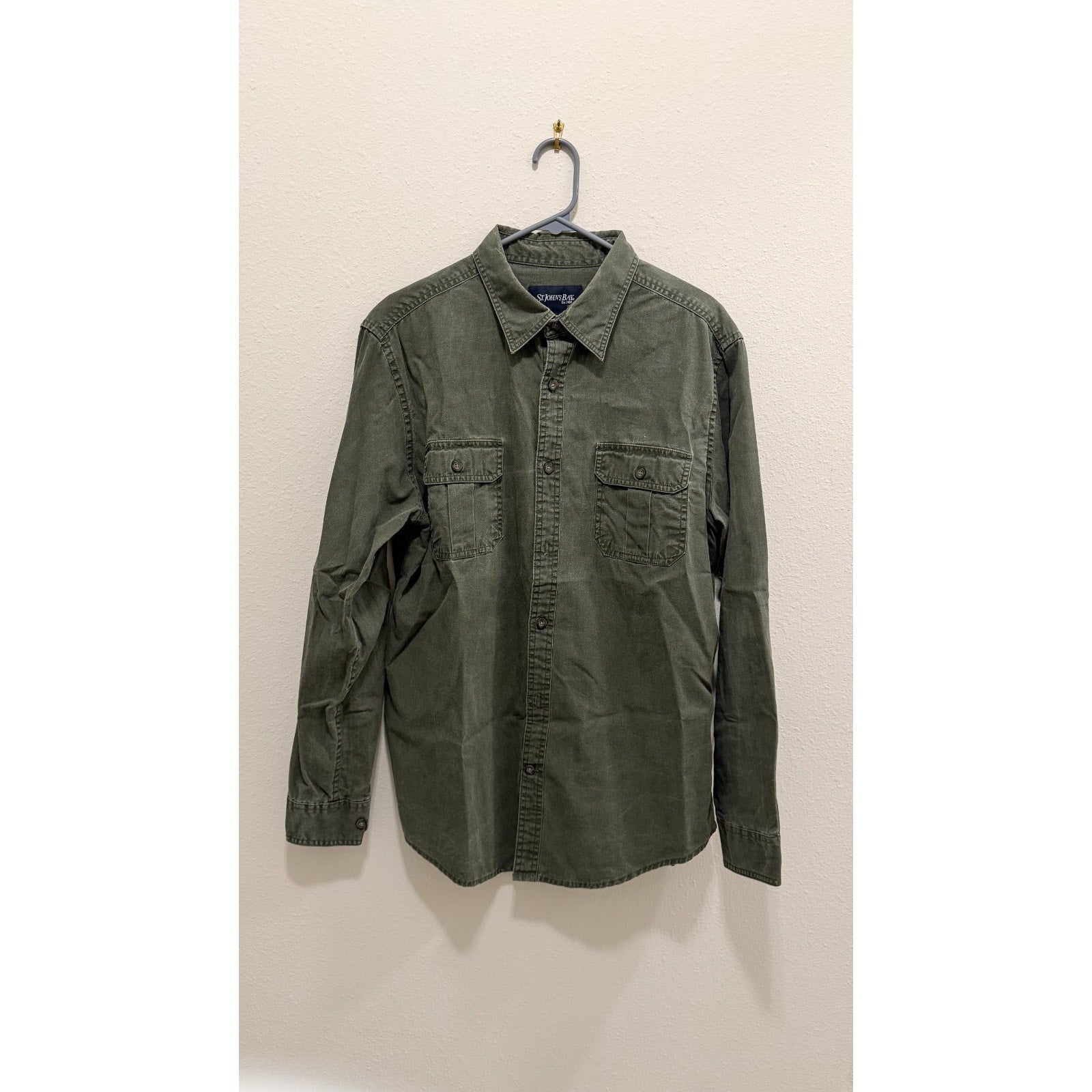 St. John’s Bay Men’s Green Long Sleeve Button-Down - Size Medium - Preowned