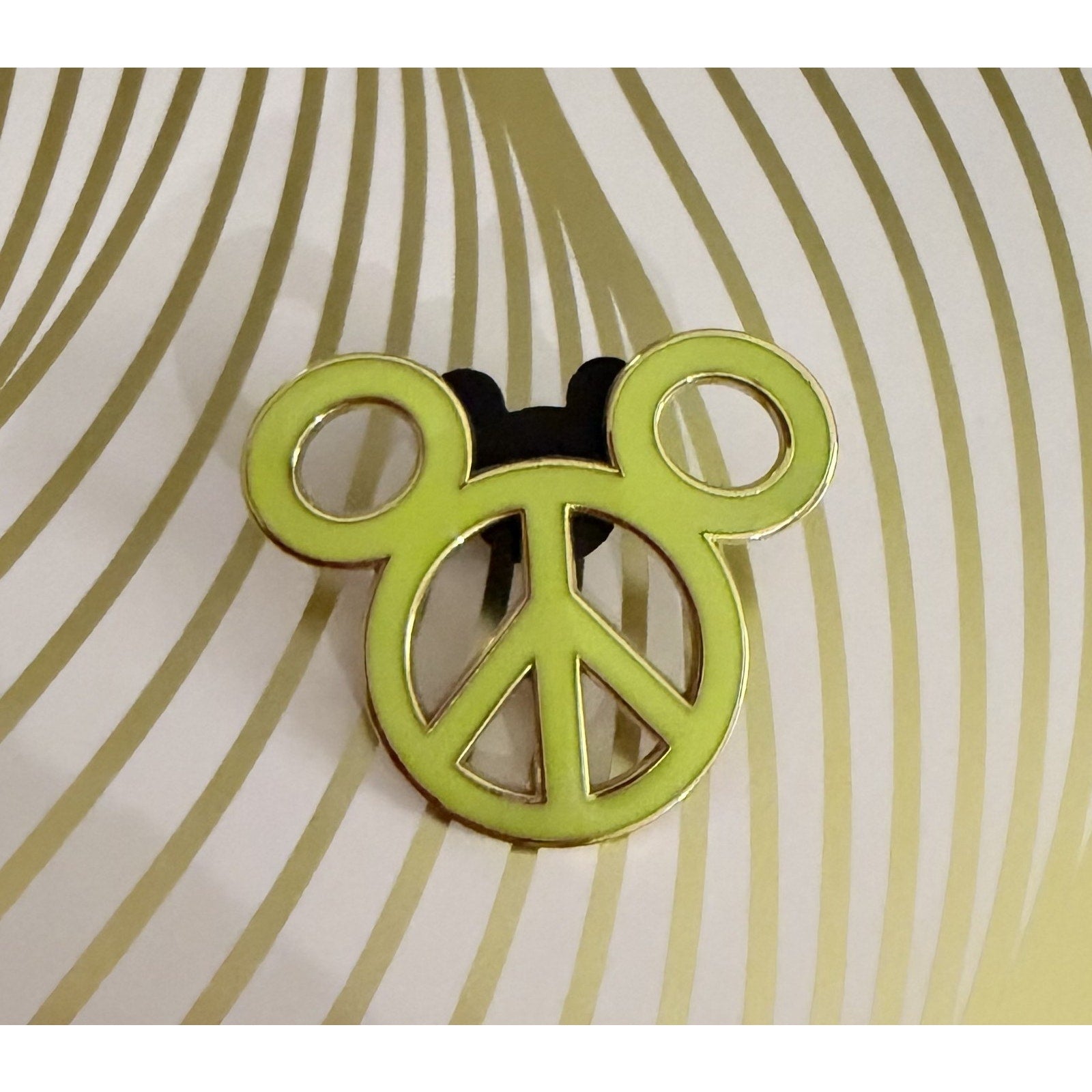 Disney Parks 2008 Mickey Mouse Peace Sign Pin