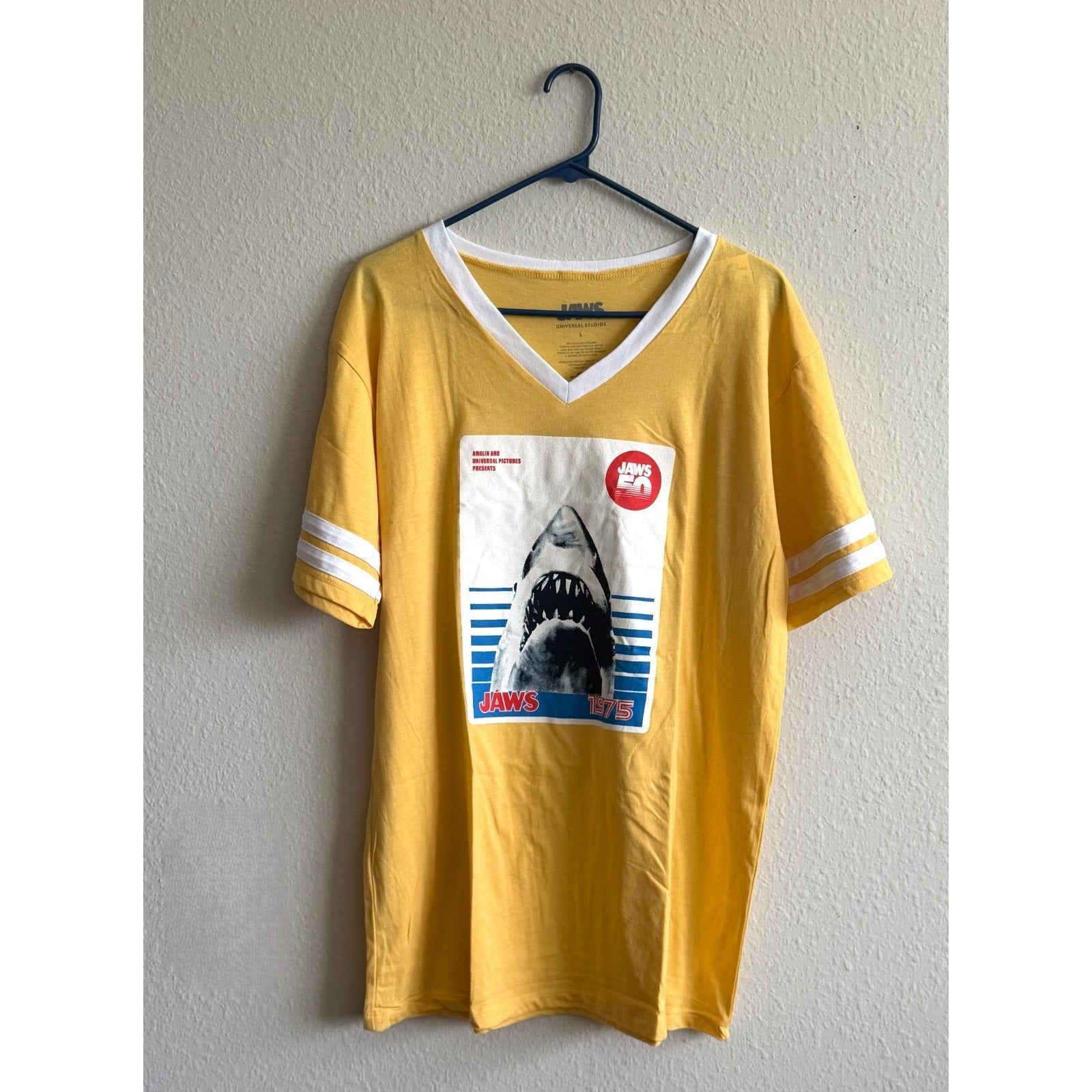 NEW Jaws 50th Anniversary Universal Studios Ringer V-Neck T-Shirt - Large
