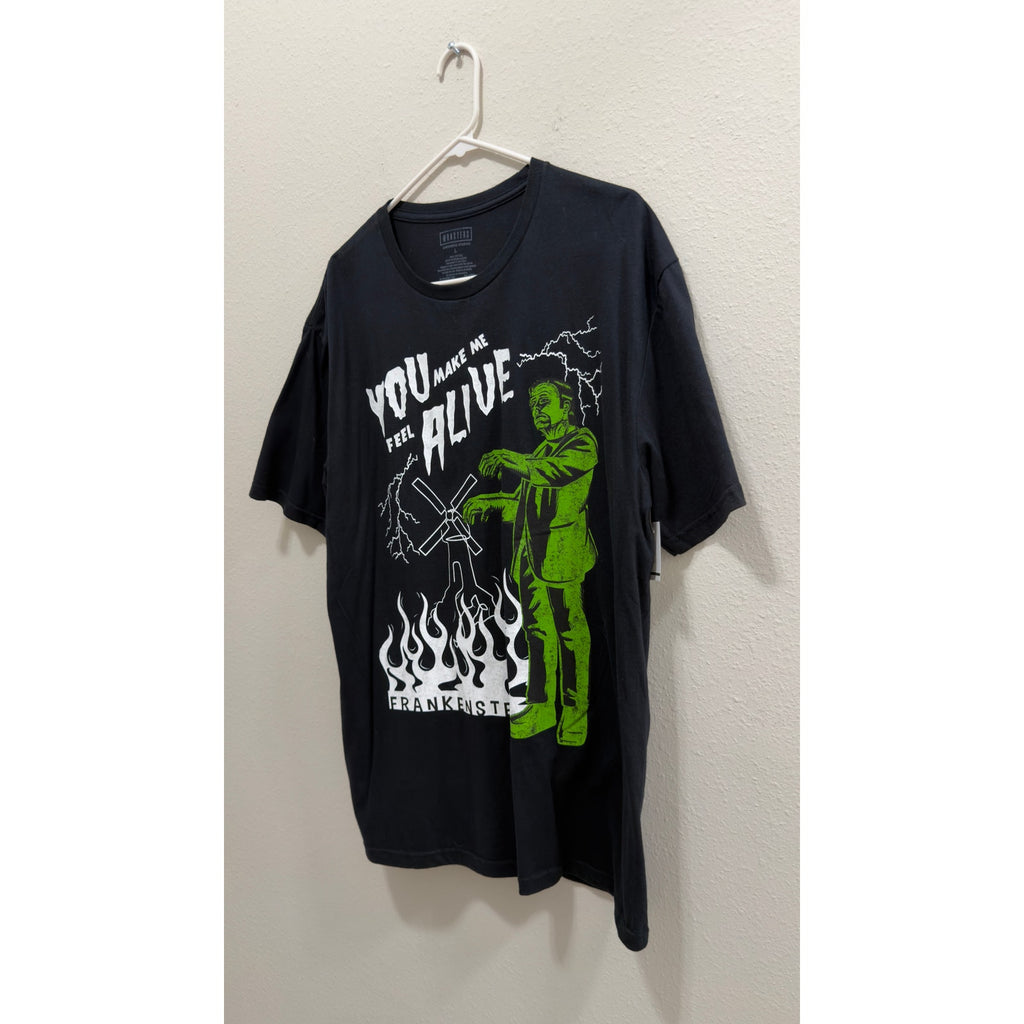 Universal Studios Frankenstein "You Make Me Feel Alive" T-Shirt Size Large NWT
