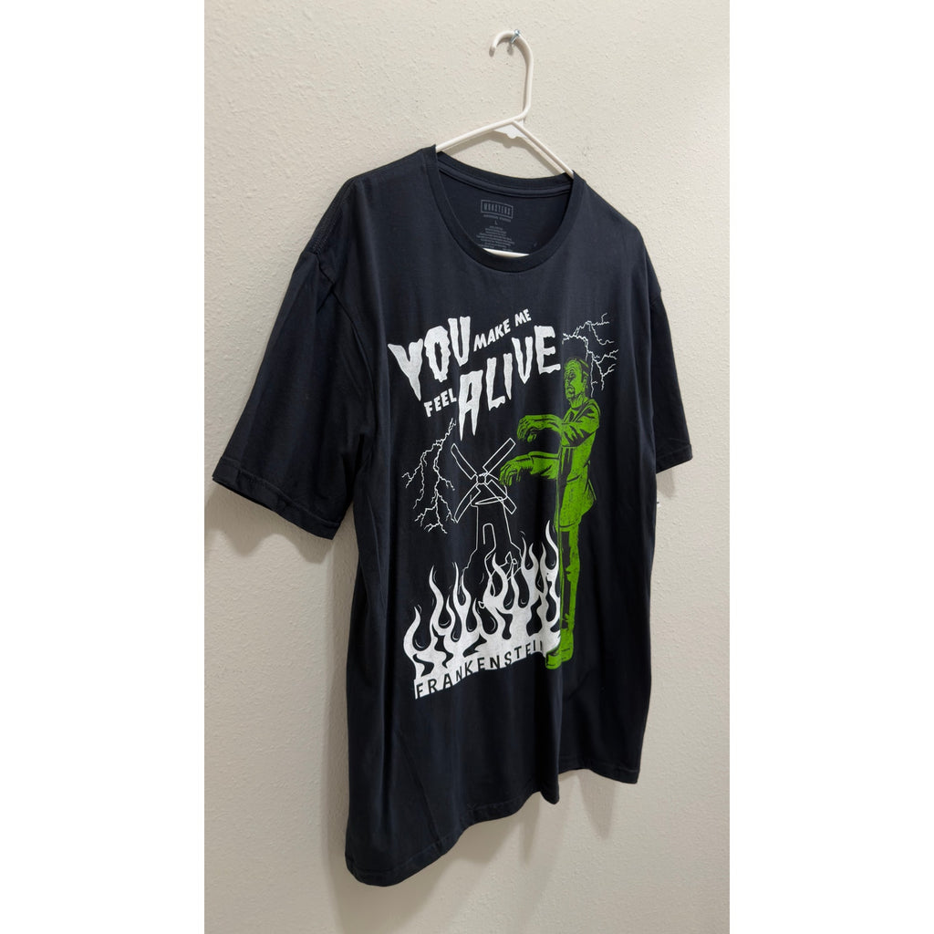 Universal Studios Frankenstein "You Make Me Feel Alive" T-Shirt Size Large NWT